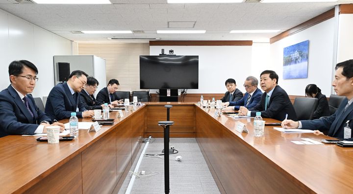 [서울=뉴시스] 구윤철 부총리 겸 재정경제부 장관이 24일 서울 종로구 정부서울청사에서 열린 주요기업 사장단 간담회에서 인사말을 하고 있다. (사진=재정경제부 제공) 2026.04.24. photo@newsis.com *재판매 및 DB 금지