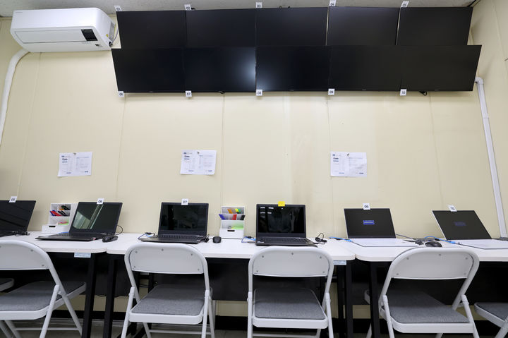 휴대폰 없이 2주 합숙…공무원시험 출제현장 가보니