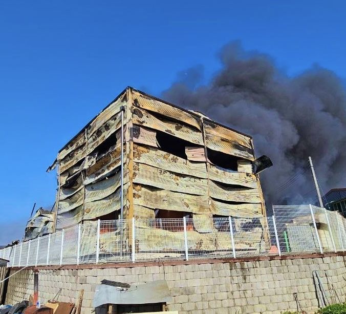 [화성=뉴시스] 화재 현장. (사진=경기도소방재난본부 제공) 2026.04.25. photo@newsis.com *재판매 및 DB 금지