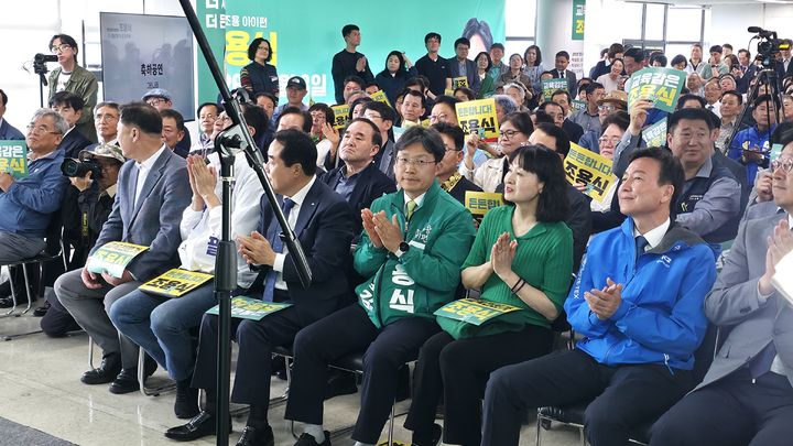 [울산=뉴시스] 25일 조용식 울산시교육감 예비후보 선거 사무실 개소식이 열리고 있다. photo@newsis.com *재판매 및 DB 금지