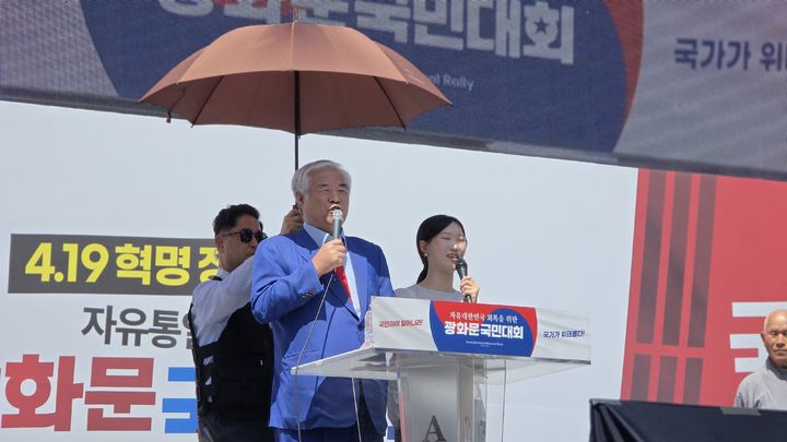 [서울=뉴시스] 25일 오후 광화문 집회에 참석한 전광훈 사랑제일교회 목사 모습. (사진=대한민국바로세우기국민운동본부 제공) 2026.04.25. photo@newsis.com *재판매 및 DB 금지