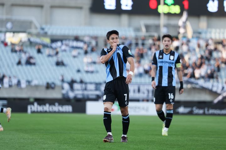 [천안=뉴시스] 천안시티FC 이상준이 25일 천안종합운동장에서 열린 성남FC와 경기에서 득점 후 기뻐하고 있다. (사진=천안시티FC 제공) 2026.04.25 photo@newsis.com *재판매 및 DB 금지