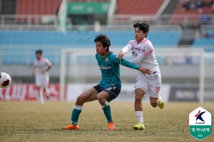 [서울=뉴시스] 프로축구 K리그2 안산 그리너스의 강동현. (사진=한국프로축구연맹 제공) *재판매 및 DB 금지