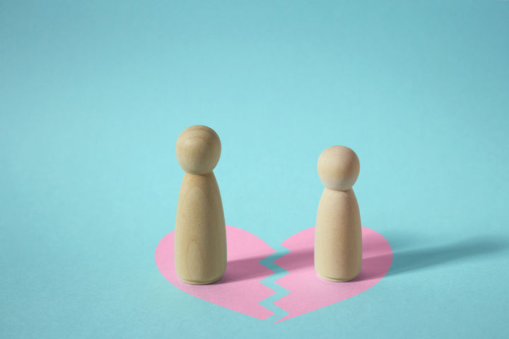 [서울=뉴시스] 지난 22일 한 온라인 커뮤니티에 '남편 연봉 믿고 결혼했는데 거짓말이었다'는 제목의 글이 올라왔다. 결혼 3개월 차 여성 공무원인 작성자 A씨는 "결혼 전에 남편이 연봉 1억 정도 된다고 해서 믿고 결혼했는데, 막상 결혼하고 보니 연봉이 8천만원도 안 되는 수준이었다"면서 이혼을 고민했다고 밝혔다. (사진=유토이미지)