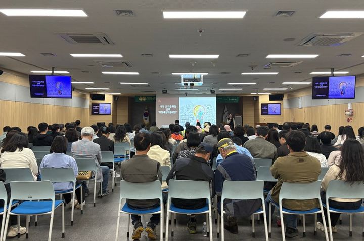 [대구=뉴시스] 대구시 수성구는 직원 대상 성매매·성희롱·성폭력·가정폭력 등 4대 폭력 예방 교육을 실시했다. (사진 = 대구시 수성구 제공) 2026.04.26. photo@newsis.com *재판매 및 DB 금지