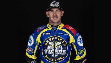 [서울=뉴시스] 난투극에 휘말린 스피드웨이 선수 조쉬 피커링. (사진=영국 스피드웨이 홈페이지 캡처) 2026.04.26.