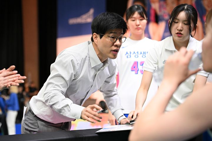 [서울=뉴시스] 여자프로농구 용인 삼성생명의 하상윤 감독. (사진=WKBL 제공) 2026.04.26. photo@newsis.com *재판매 및 DB 금지