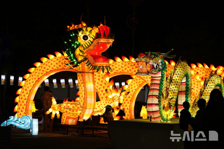 사천와룡문화제 3일간 25만명 몰렸다…"역대 최대 흥행"