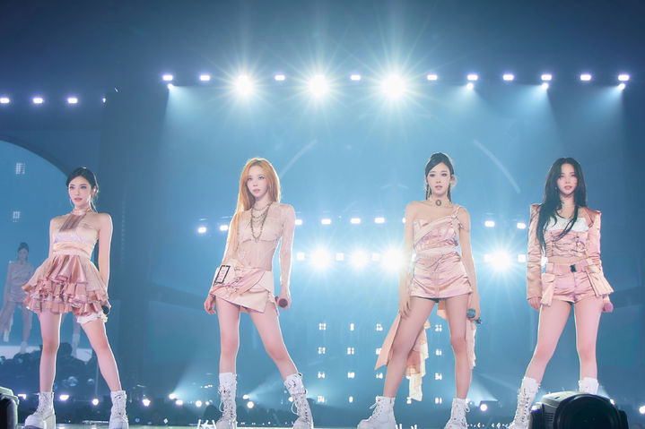 [도쿄=뉴시스] 에스파가 지난 25~26일 일본 도쿄돔에서 '2026 에스파 라이브 투어 – 싱크 : 액시스 라인- 인 재팬 [스페셜 에디션 돔 투어](2026 aespa LIVE TOUR - SYNK : aeXIS LINE - in JAPAN [SPECIAL EDITION DOME TOUR])'를 열고 있다. (사진 = SM엔터테인먼트 제공) 2026.04.27. photo@newsis.com *재판매 및 DB 금지