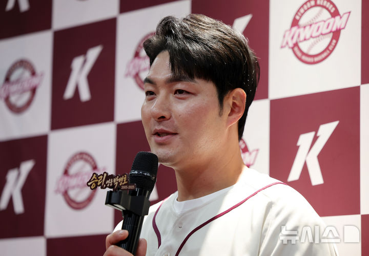 [서울=뉴시스] 홍효식 기자 = 박병호 키움 히어로즈 코치가 26일 서울 구로구 고척스카이돔에서 열린 선수 은퇴 기자회견에서 발언하고 있다. 2026.04.26. yesphoto@newsis.com