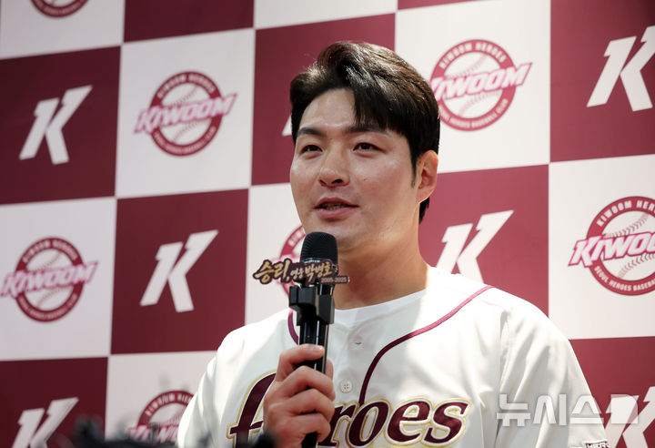[서울=뉴시스] 홍효식 기자 = 박병호 키움 히어로즈 코치가 26일 서울 구로구 고척스카이돔에서 열린 선수 은퇴 기자회견에서 발언하고 있다. 2026.04.26. yesphoto@newsis.com