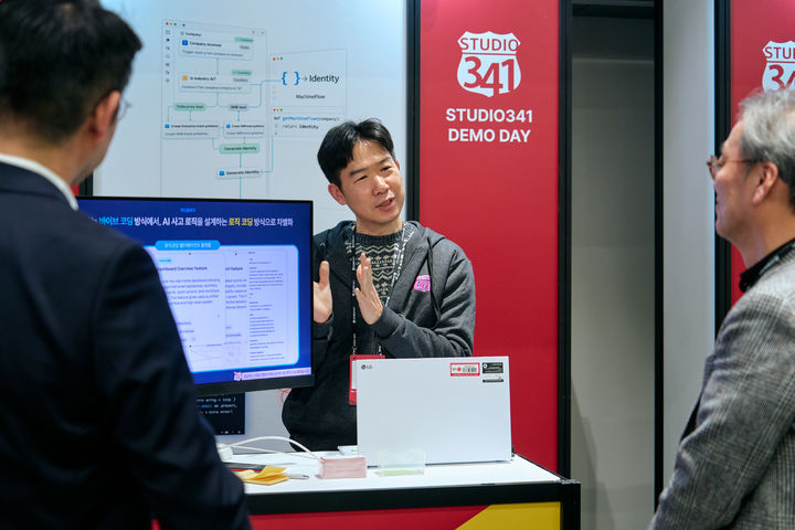 [서울=뉴시스] '스튜디오341' 데모데이에서 최종 선발된 사내벤처 '머신플로우' 김봉상 대표가 회사를 소개하는 모습. (사진=LG전자 제공). 2026.04.27. photo@newsis.com *재판매 및 DB 금지