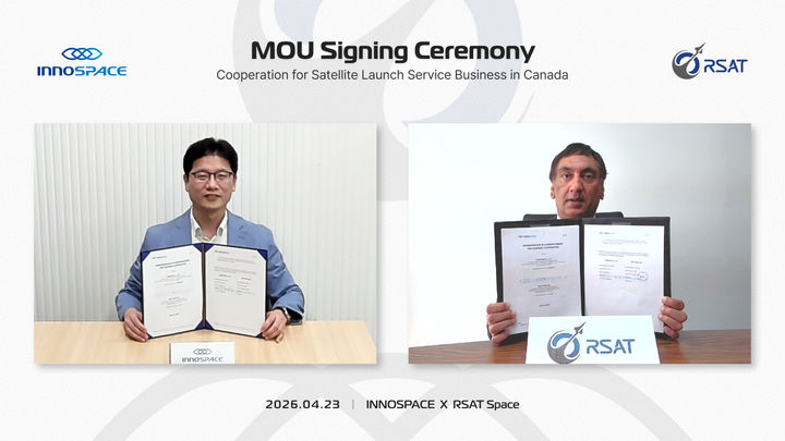 [서울=뉴시스] 이노스페이스는 캐나다 우주항공·방산 기술 기업 알샛 스페이스(RSAT)와 위성 발사 서비스, 우주 시스템 분야 협력을 위한 양해각서(MOU)를 체결했다고 27일 밝혔다. 사진 왼쪽부터 김수종 이노스페이스 대표, 거빈더 초한 RSAT 대표. (사진=이노스페이스 제공) 2026.04.27. photo@newsis.com *재판매 및 DB 금지