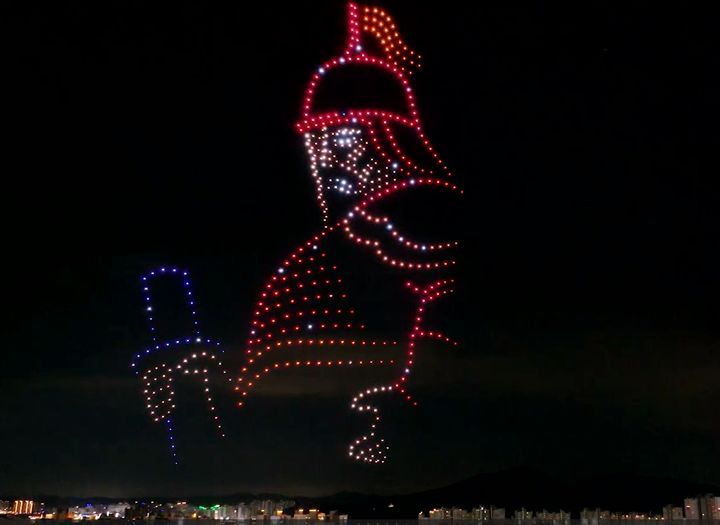 [아산=뉴시스] 지난해 성웅 이순신축제 드론 라이트쇼 모습. (사진=아산시 제공) 2026.04.27 photo@newsis.com *재판매 및 DB 금지