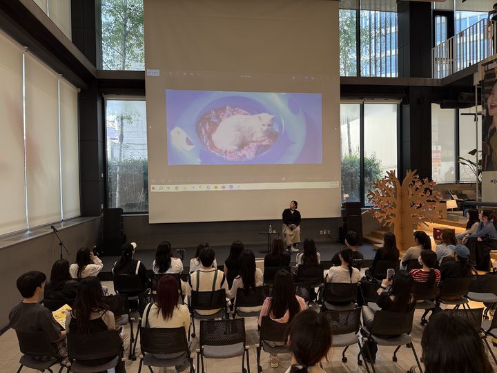 [서울=뉴시스] 중소벤처기업진흥공단이 지난 26일 개최한 '청춘, 플레이(Play) 강연'. (사진=중소벤처기업진흥공단 제공) 2026.04.27. photo@newsis.com *재판매 및 DB 금지