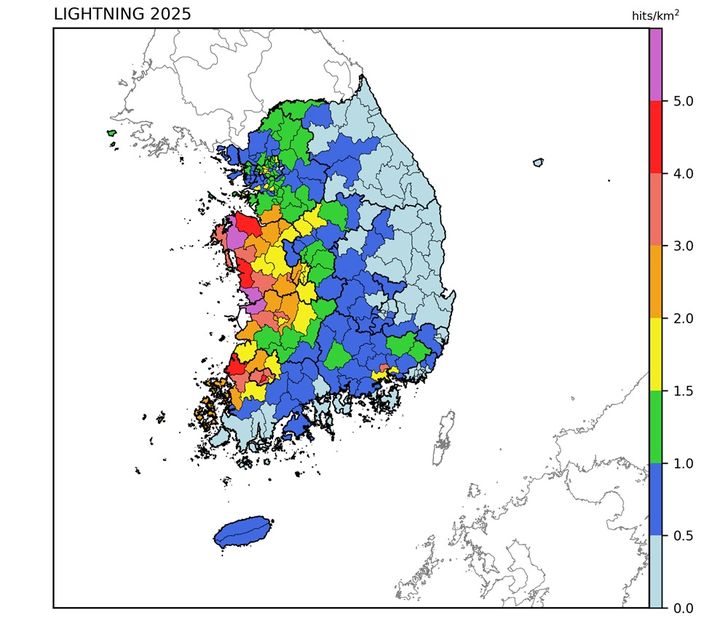[서울=뉴시스] 2025년 시·군·구별 단위면적 당 낙뢰 발생 횟수 분포 (자료=기상청 제공) 2026.04.27. photo@newsis.com *재판매 및 DB 금지