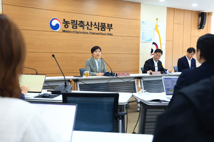 [세종=뉴시스] 송미령 농림축산식품부 장관이 27일 오전 정부세종청사에서 출입기자 정례간담회를 열고 발언하고 있다. (사진=농식품부 제공) *재판매 및 DB 금지