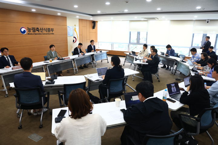 [세종=뉴시스] 송미령 농림축산식품부 장관이 27일 오전 정부세종청사에서 출입기자 정례간담회를 열고 발언하고 있다. (사진=농식품부 제공) *재판매 및 DB 금지