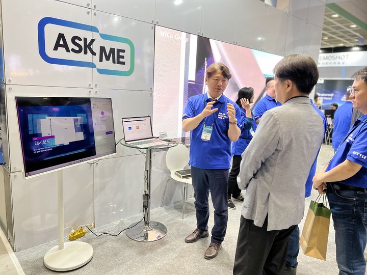 [서울=뉴시스] AICESS와 부뜰정보시스템이 지난 22일부터 사흘간 서울 강남구 코엑스에서 열린 IT 전시회 '월드IT쇼'에서 인공지능(AI) 컨택센터 플랫폼 '에스크미(ASK ME)'를 전시했다고 27일 밝혔다. 2026.04.27. (사진=AICESS 제공) *재판매 및 DB 금지