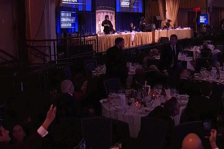 "총성에도 음식 먹었다"…백악관 만찬 '샐러드 맨' 화제