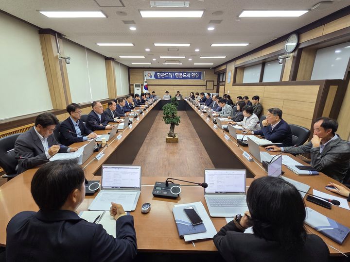 [양양=뉴시스] 27일 양양군이 탁동수 부군수 주재로 주요 현안사업 점검 보고회를 개최하고 있다.(사진=양양군 제공)photo@newsis.com *재판매 및 DB 금지