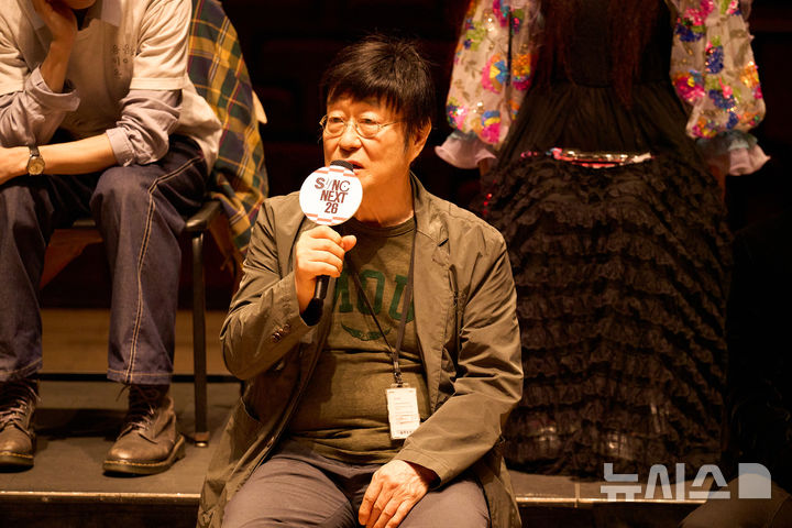 [서울=뉴시스]27일 서울 종로구 세종문화회관에서 열린 컨템퍼러리 시즌 '싱크 넥스트 26' 기자간담회에서 가수 김창완이 발언하고 있다. (사진=세종문화회관 제공) 