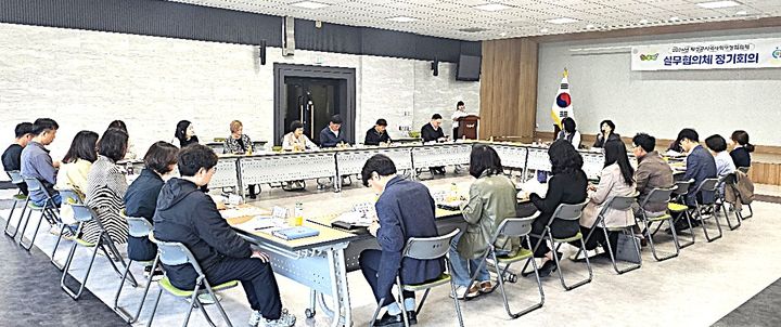 [횡성=뉴시스] 횡성군지역사회보장협의체 실무협의체 정기회의에서 통합돌봄분과 신설 방안 등을 논의하고 있다. (사진=횡성군 제공) 2026.04.27. photo@newsis.com *재판매 및 DB 금지