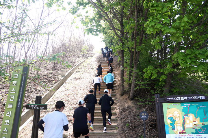 [서울=뉴시스] 24일 오후 충북 진천 국가대표선수촌에서 2026 팀코리아 트레일러닝 첫 훈련. (사진 = 대한체육회 제공) *재판매 및 DB 금지