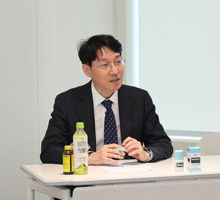 [서울=뉴시스] 이원주 경북대학교병원 피부과 교수(대한여드름주사학회 회장)는 최근 기자들과 만난 자리에서 다한증 치료의 필요성을 소개했다. (사진=동화약품 제공) 2026.4.28. photo@newsis.com *재판매 및 DB 금지