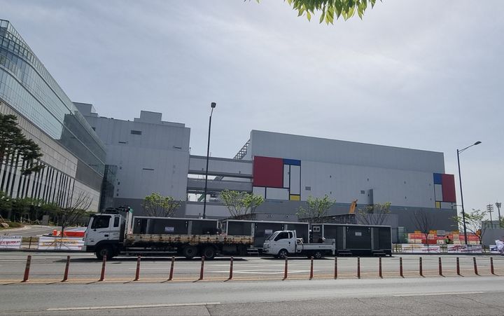 [평택=뉴시스]이지용 기자 = 삼성전자 평택캠퍼스 내 P4(4공장) 전경. 2026.04.23. leejy5223@newsis.com *재판매 및 DB 금지