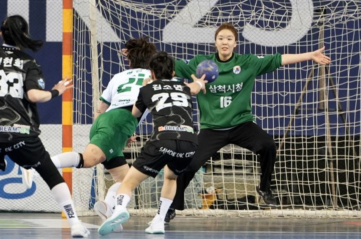 [서울=뉴시스] 여자 핸드볼 삼척시청의 박새영. (사진=한국핸드볼연맹 제공) *재판매 및 DB 금지