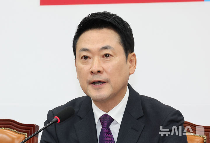 [서울=뉴시스] 김금보 기자 = 장동혁 국민의힘 대표가 27일 오전 서울 여의도 국회에서 열린 최고위원회의에서 발언을 하고 있다. 2026.04.27. kgb@newsis.com