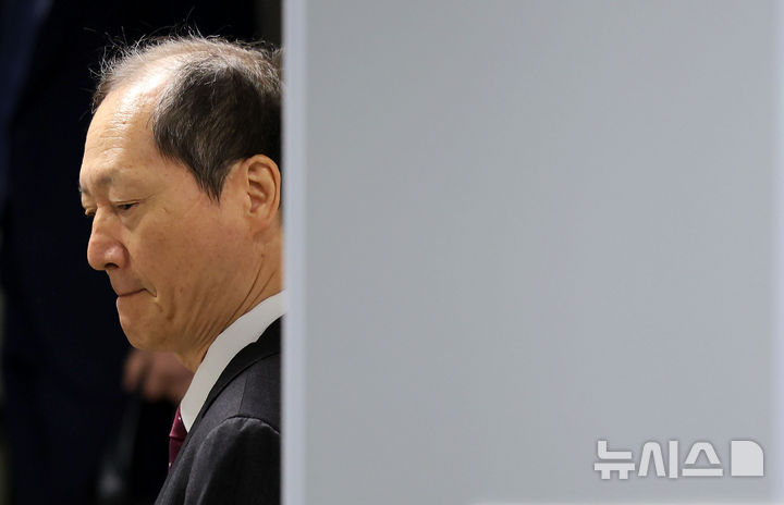 [서울=뉴시스] 홍효식 기자 = 12·3 비상계엄 사태 다음날 이뤄진 이른바 '안가(안전가옥) 회동'에 대해 위증한 혐의를 받는 이완규 전 법제처장이 내란 특검법을 상대로 헌법소원을 냈다. 헌법재판소는 정식 심판에 부쳤다. 사진은 이완규 전 법제처장. 2026.07.24. yesphoto@newsis.com
