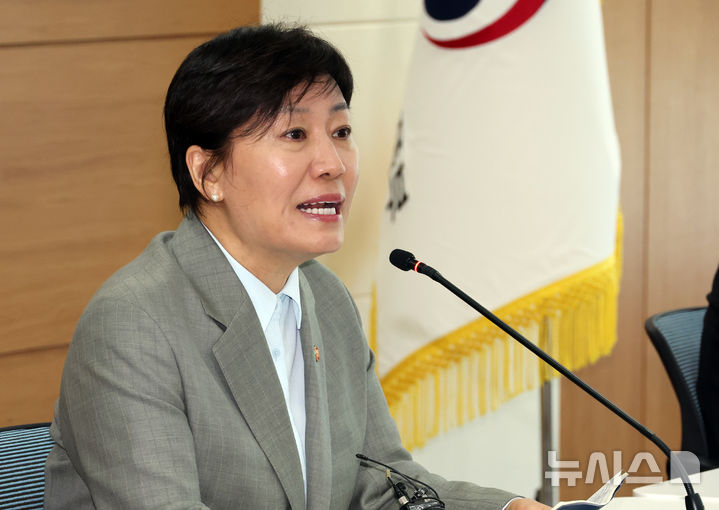 [세종=뉴시스] 강종민 기자 = 송미령 농림축산식품부 장관이 27일 세종시 정부세종청사에서 열린 출입기자 간담회에서 발언하고 있다. 2026.04.27. ppkjm@newsis.com