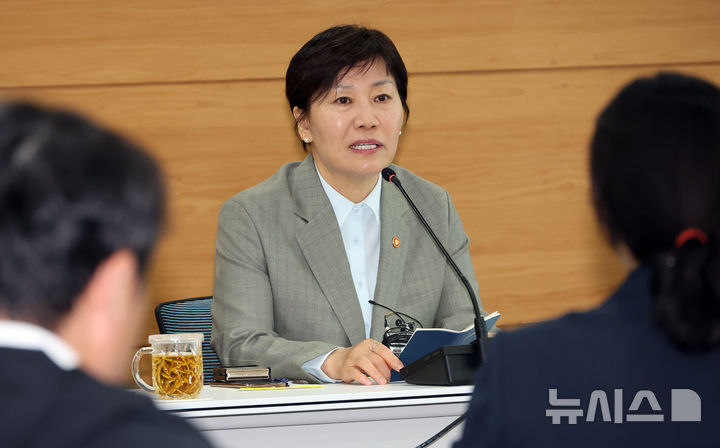 [세종=뉴시스] 강종민 기자 = 송미령 농림축산식품부 장관이 27일 세종시 정부세종청사에서 열린 출입기자 간담회에서 발언하고 있다. 2026.04.27. ppkjm@newsis.com