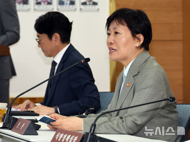 [세종=뉴시스] 강종민 기자 = 송미령 농림축산식품부 장관이 27일 세종시 정부세종청사에서 열린 출입기자 간담회에서 발언하고 있다. 2026.04.27. ppkjm@newsis.com