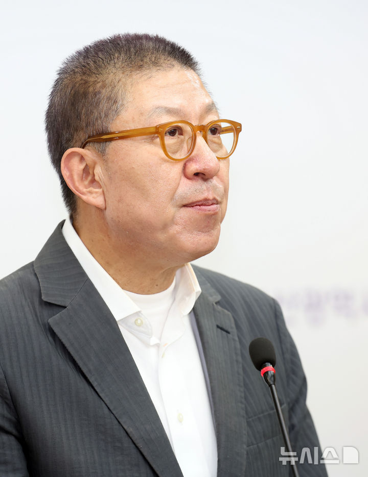  [부산=뉴시스] 하경민 기자 = 박형준 부산시장이 27일 부산 연제구 부산시의회 브리핑룸에서 6·3지방선거 부산시장 선거 출마 기자회견을 갖고 있다. 2026.04.27. yulnetphoto@newsis.com