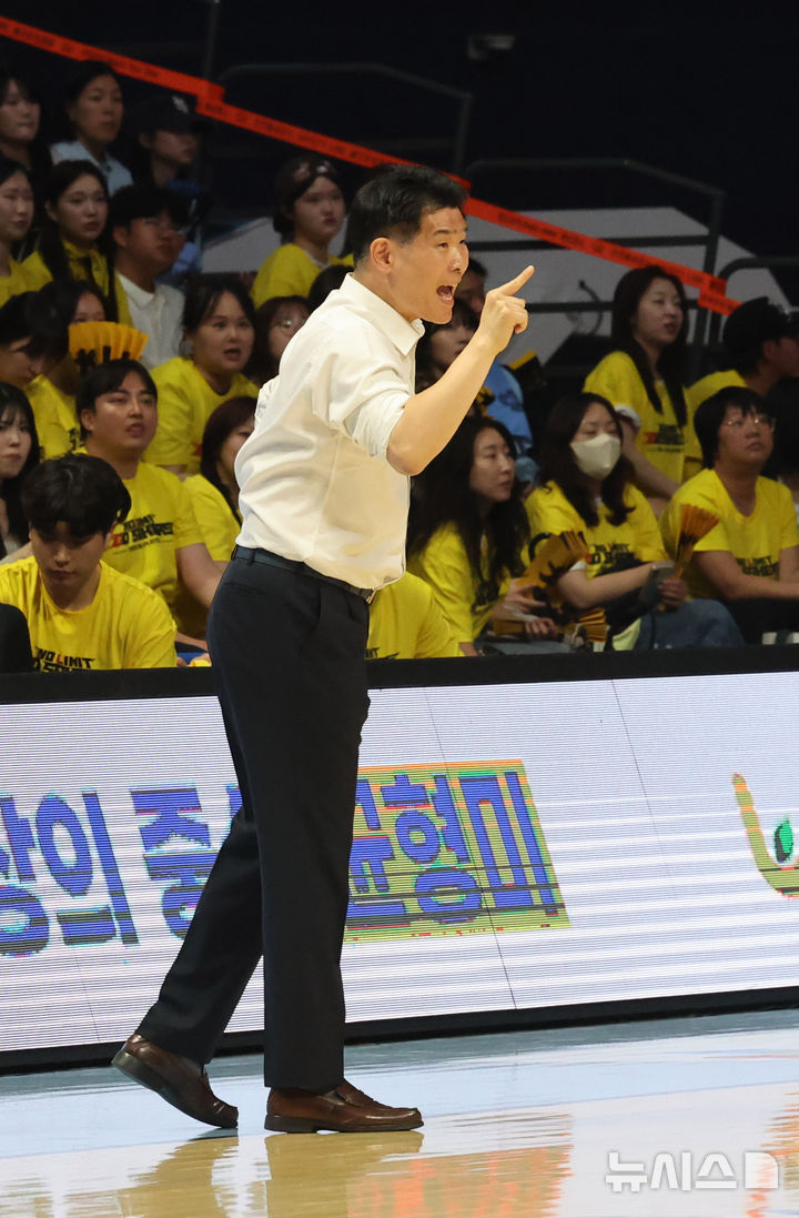 조상현 감독 작전 지시 장면