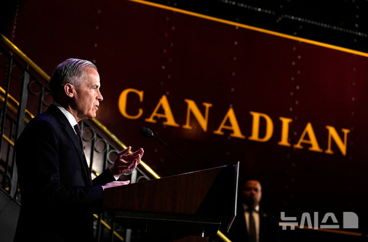 [오타와=AP/뉴시스] 마크 카니 캐나다 총리가 27일(현지 시간) 오타와에 위치한 캐나다 과학기술박물관에서 캐나다 최초의 국부펀드인 ‘캐나다 스트롱 펀드’ 관련 발표를 하고 있다. 2026.04.28.