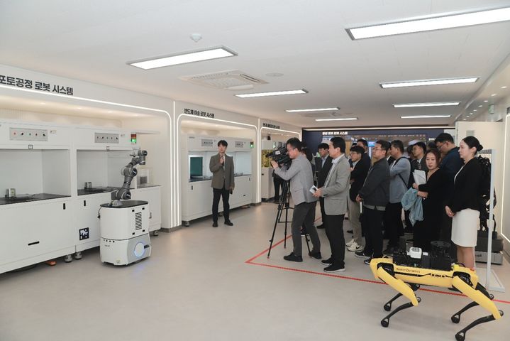 클로봇이 경북 물류·이송 AI+로봇 플래그십 거점’ 사업에 구축한 관제시스템 및 디지털트윈 시스템. (사진=클로봇) *재판매 및 DB 금지