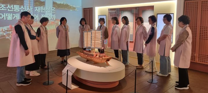 [서울=뉴시스] 국립해양유산연구소 자원봉사자 해설 교육 모습 (사진=국가유산청 제공) 2026.04.28. photo@newsis.com *재판매 및 DB 금지