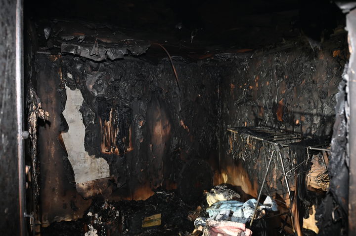 [대구=뉴시스] 27일 오후 3시6분께 대구 서구 원대동의 한 2층짜리 다가구주택 1층 세대에서 불이 났다. (사진=대구소방안전본부 제공) 2026.04.28. photo@newsis.com *재판매 및 DB 금지