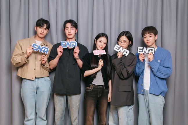 [서울=뉴시스] 왼쪽부터 배우 홍민기, 이재욱, 신예은, 이수경, 김윤우. (사진=KT스튜디오지니 제공) 2026.04.28. photo@newsis.com *재판매 및 DB 금지