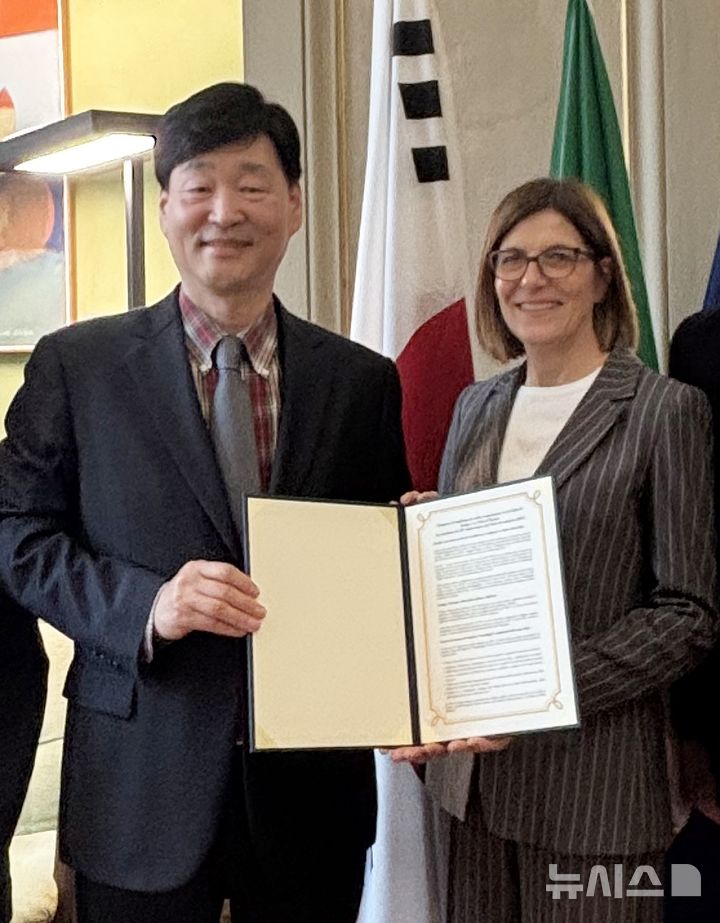 [전주=뉴시스]윤난슬 기자 = 전북 전주시는 이탈리아 피렌체와의 우호 관계를 자매도시로 격상하기 위한 협력에 나섰다고 28일 밝혔다. (사진=전주시 제공) photo@newsis.com 