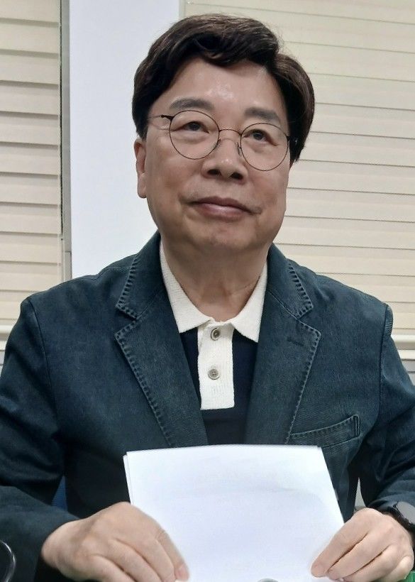 [대전=뉴시스] 조명휘 기자 = 권선택 전 대전시장이 28일 대전시의회 기자실에서 간담회를 하고 있다. 2026.04.28. photo@newsis.com *재판매 및 DB 금지