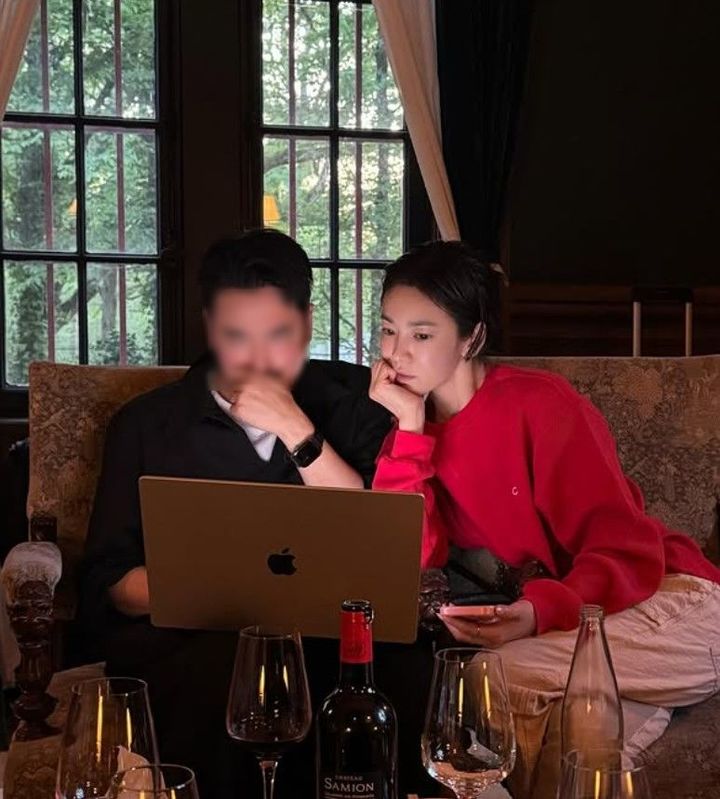 [서울=뉴시스] 배우 송혜교가 해외 일정 중 근황을 공개했다. (사진=인스타그램 캡처) 2026.04.28. photo@newsis.com&nbsp; *재판매 및 DB 금지