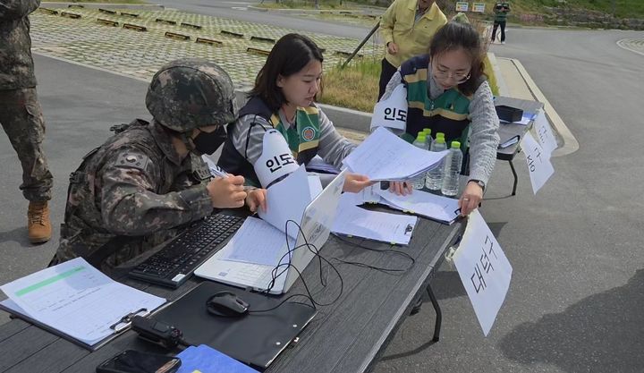 [대전=뉴시스] 제32보병사단이 장돈산림욕장 일대에서 수송동원 훈련을 벌이고 있다.(사진=제32보병사단 제공) 2026.04.28. photo@newsis.com *재판매 및 DB 금지