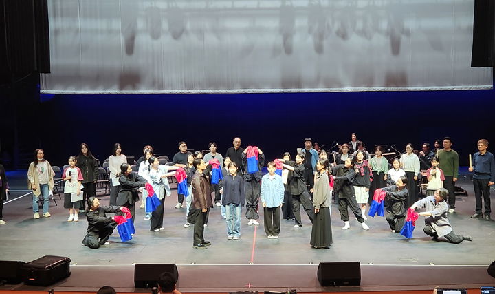 [남원=뉴시스] 남원시가 준비한 '제96회 춘향제' 개막공연 '시민 춘향' 리허설 장면. *재판매 및 DB 금지