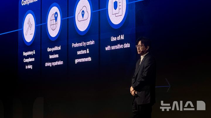 [서울=뉴시스] 윤정민 기자 = 알렉 킴 포티넷 아시아태평양(APAC) 시스템 엔지니어링 컨설턴트(CSE) 총괄은 28일 오전 서울 강남구 그랜드 인터컨티넨탈 서울 파르나스에서 열린 '액셀러레이트 2026'에서 발표하고 있다. 2026.04.28. alpaca@newsis.com