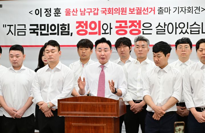 [울산=뉴시스] 이정훈 울산 남구의원이 29일 울산시의회 프레스센터에서 기자회견을 열고 울산 남구갑 보궐선거 출마를 선언하고 있다. (사진=울산시의회 제공) 2026.04.28. photo@newsis.com *재판매 및 DB 금지